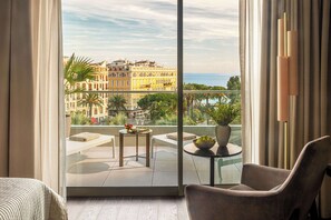 Hypo-allergenic bedding, minibar, desk, bed sheets - Anantara Plaza Nice Hotel - A Leading Hotel of the World (Nice)
