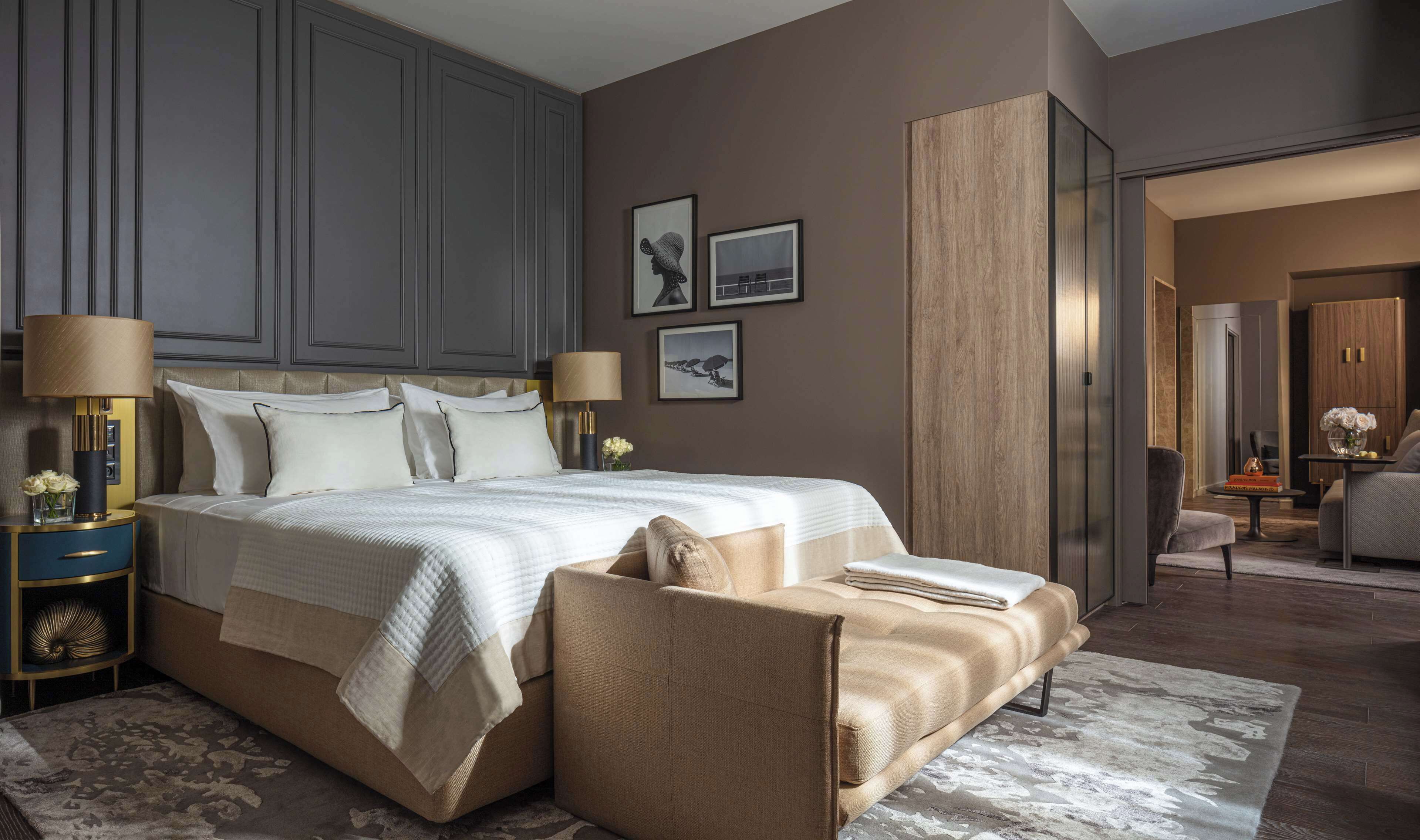 Hypo-allergenic bedding, minibar, desk, bed sheets