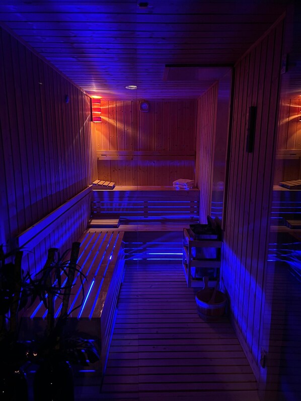 Couples treatment rooms, sauna, body treatments, facials