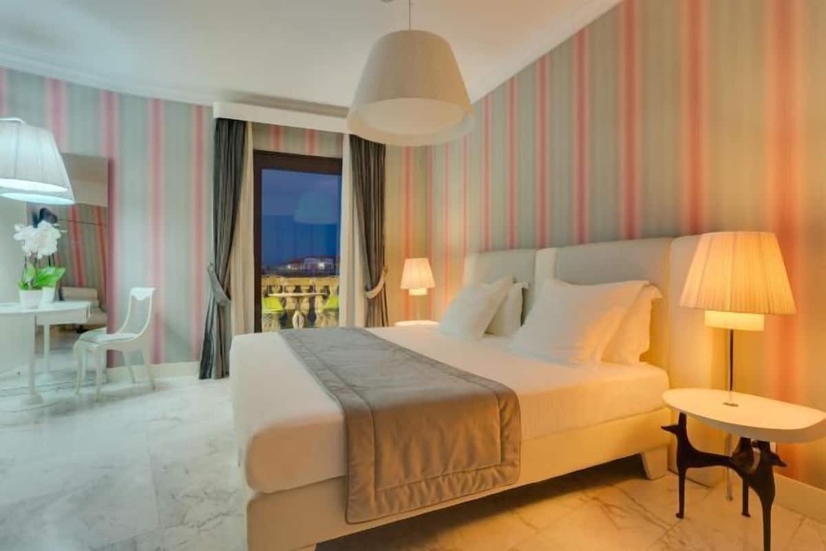 Premium bedding, minibar, in-room safe, desk