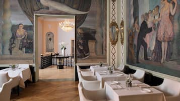 2 ristoranti, aperti a colazione, a pranzo e a cena, cucina italiana