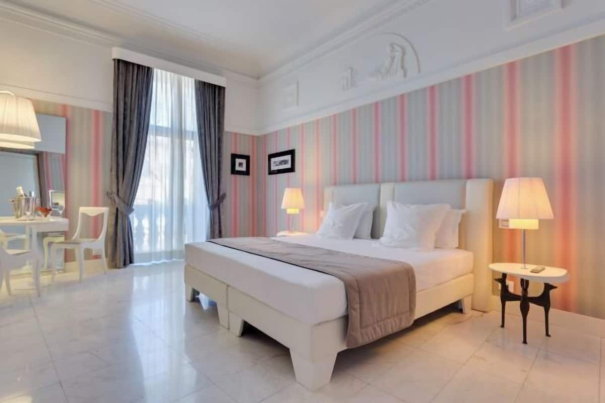 Premium bedding, minibar, in-room safe, desk