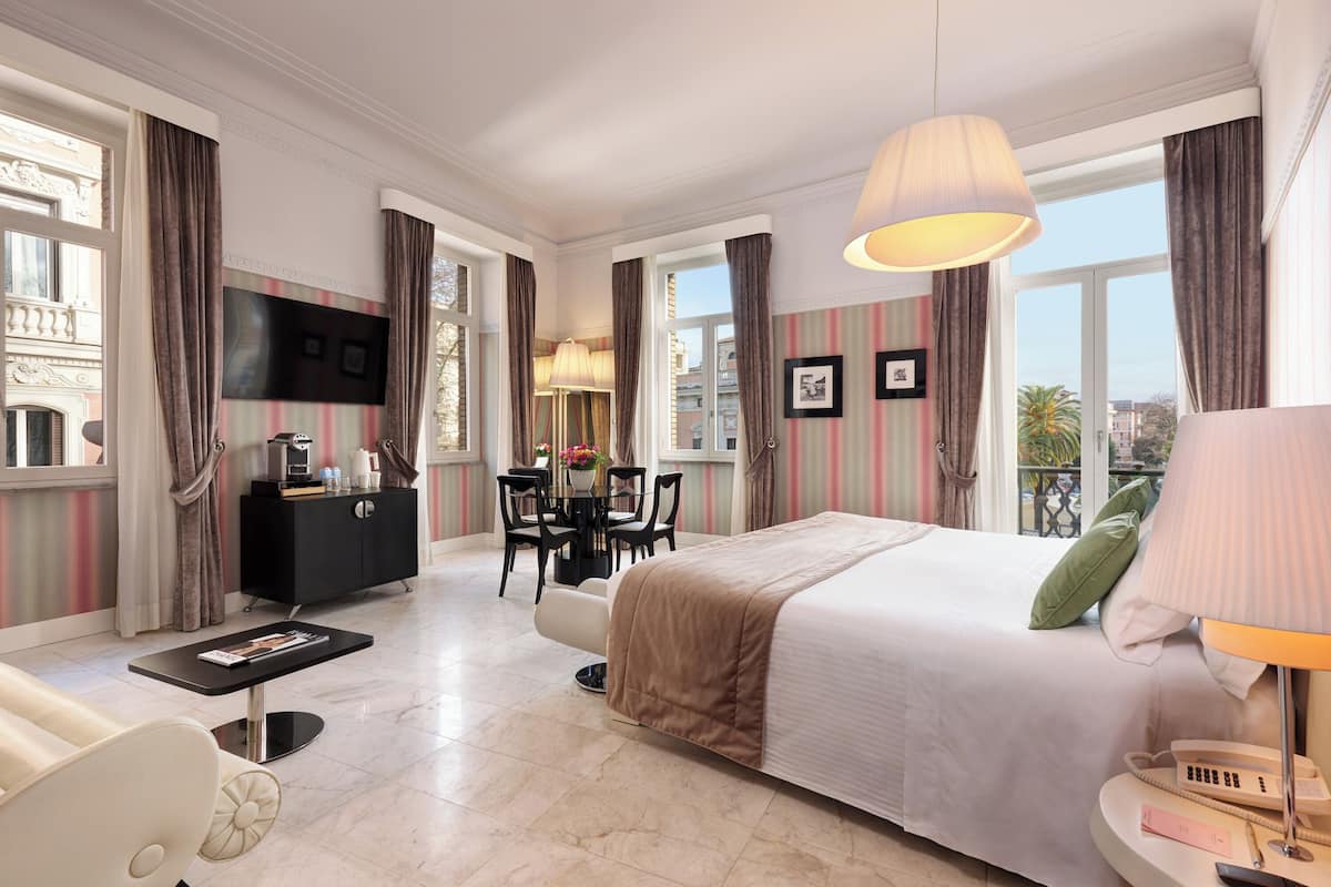 Junior Suite | Premium bedding, minibar, in-room safe, desk