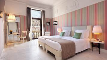 Hochwertige Bettwaren, Minibar, Zimmersafe, Schreibtisch