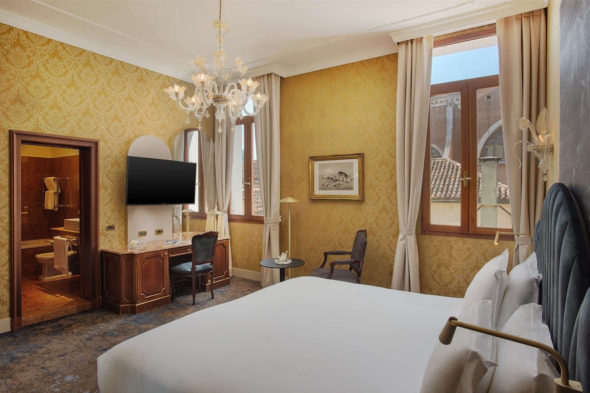 1 chambre, minibar, coffre-fort, bureau