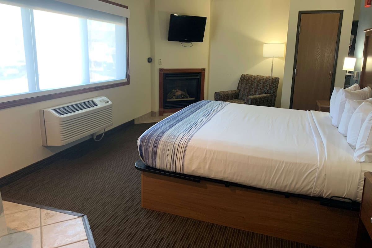 Superior Suite, 1 Bedroom, Non Smoking | Desk, iron/ironing board, free cribs/infant beds, rollaway beds