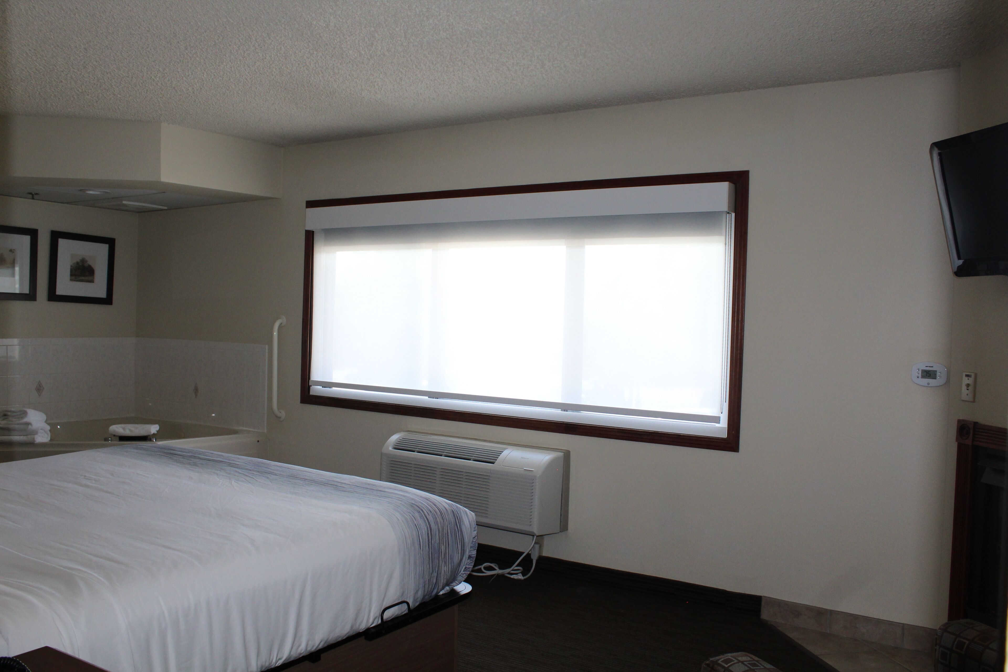 superior suite, 1 bedroom, non smoking | desk, iron/ironing board, free cots/infant beds, rollaway beds