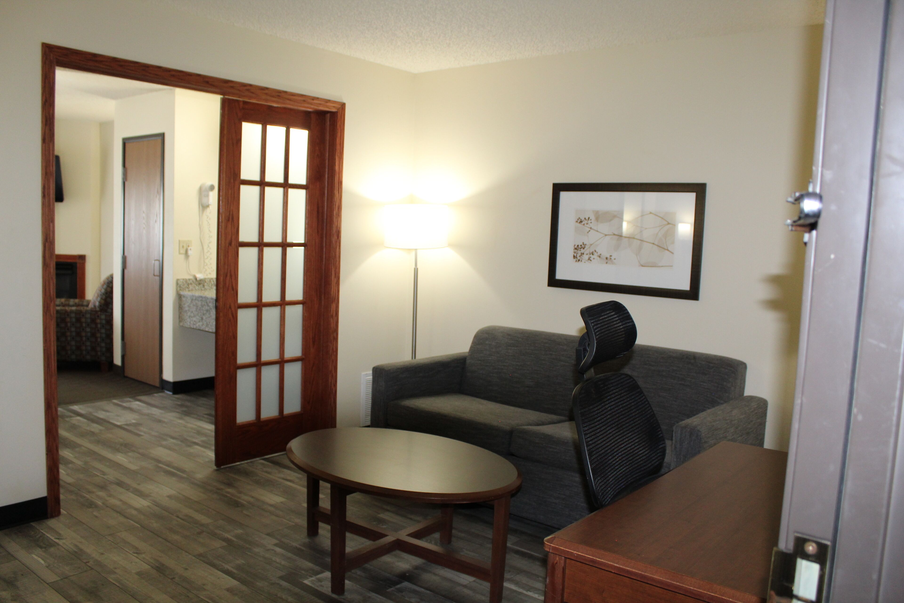 superior suite, 1 bedroom, non smoking | desk, iron/ironing board, free cots/infant beds, rollaway beds