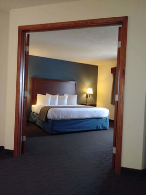 Escritorio, tabla de planchar con plancha y cunas gratuitas