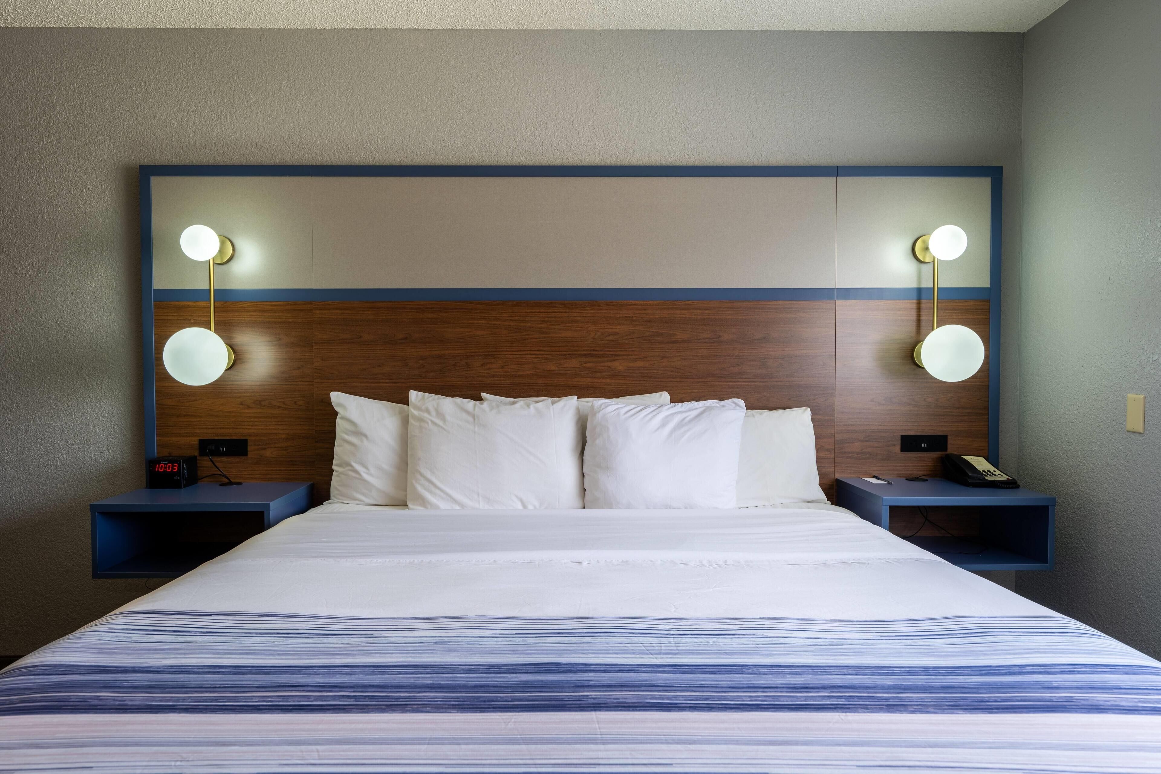 Room, 1 King Bed, Non Smoking (Second Floor) | Individually decorated, individually furnished, desk, laptop workspace