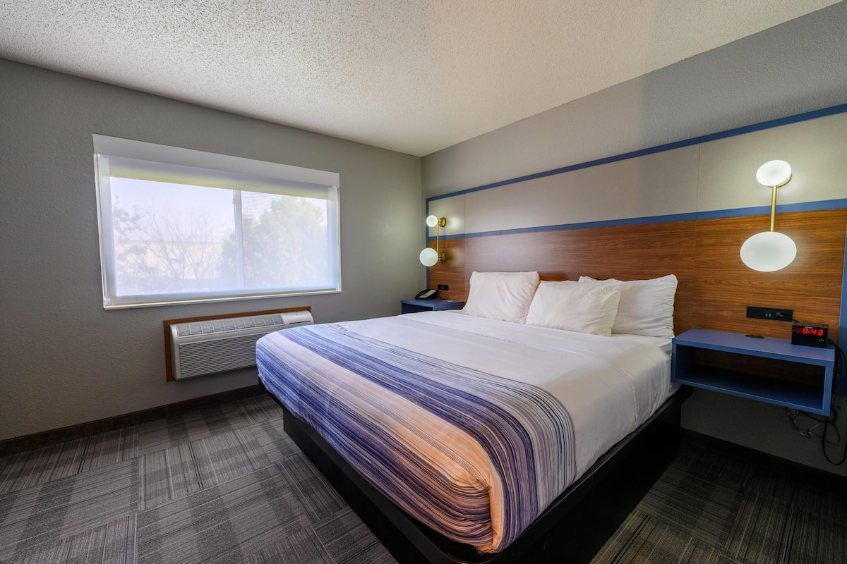 Room, 1 Queen Bed, Non Smoking (Pet-Friendly)