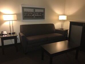 Suite, 1 très grand lit, non-fumeurs (One-Bedroom) | Surmatelas, bureau, espace de travail pour ordinateur portable