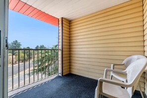 Room, 1 King Bed, Accessible, Non Smoking | Desk, iron/ironing board, free WiFi, bed sheets