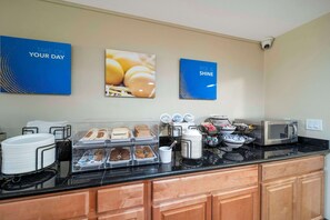 Free buffet breakfast  - Comfort Suites Red Bluff near I-5 (Red Bluff)