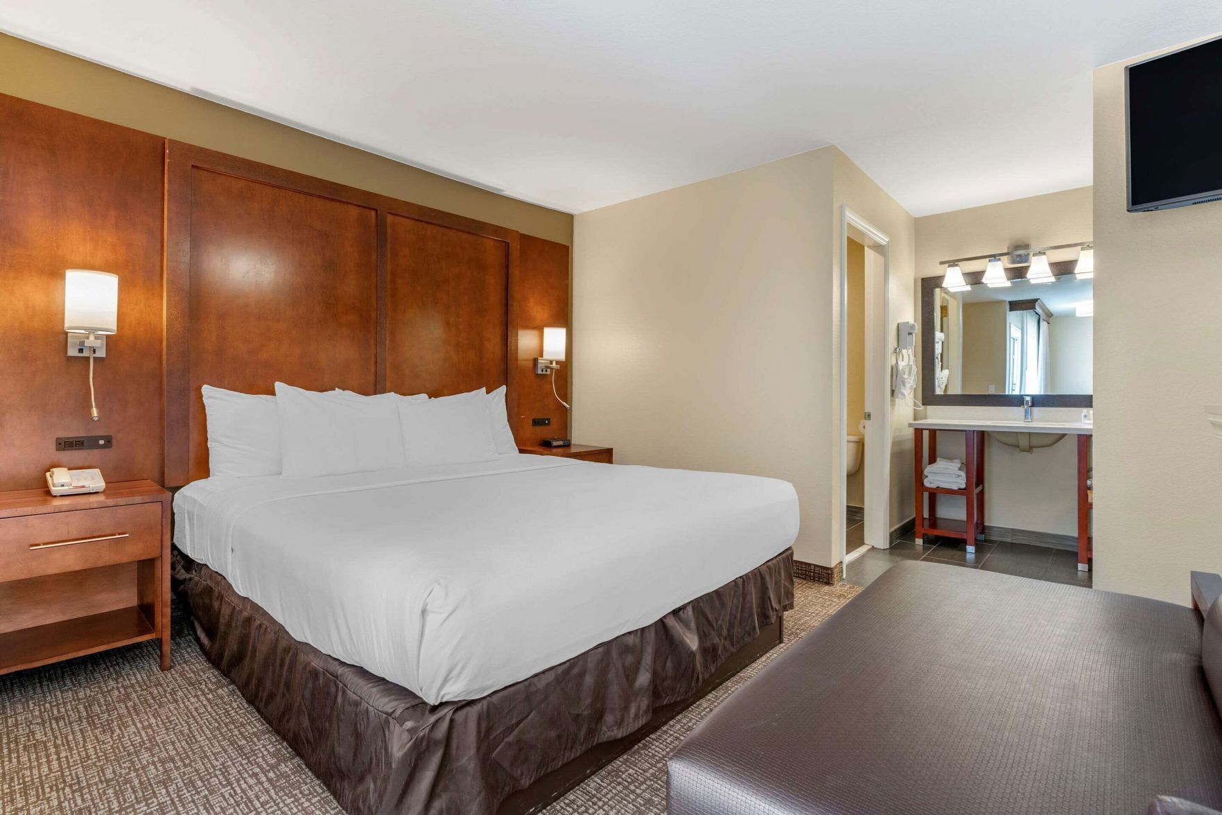 Desk, iron/ironing board, free WiFi, bed sheets