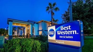 Welcome to the Best Western Inn & Suites Mayport, featuring a modern architectural design and beautifully maintained grounds.