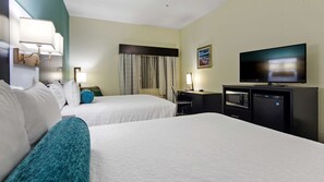 Habitación estándar, 2 camas Queen size, para no fumadores, microondas | Ropa de cama de alta calidad y escritorio 