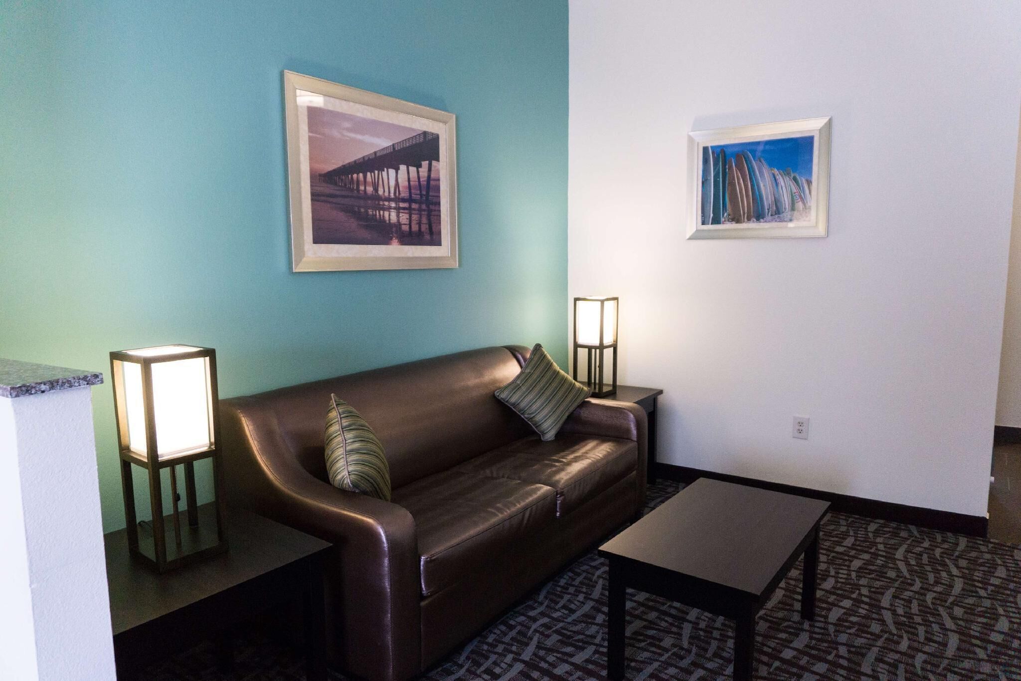 Living area | 50-inch LCD TV with cable channels, TV