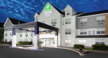 Holiday Inn Express & Suites Port Washington by IHG
