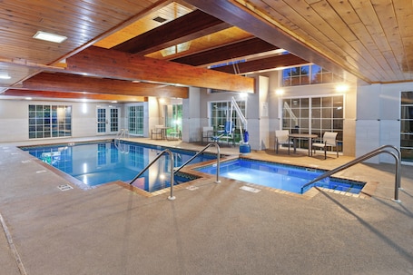 Indoor pool, sun loungers