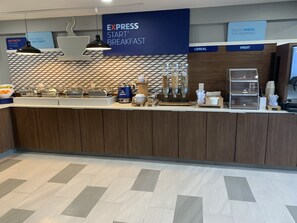 Free daily continental breakfast  - Holiday Inn Express & Suites Port Washington by IHG (Port Washington)