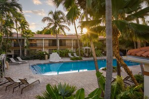 Outdoor pool, open 6:00 AM to 11:00 PM, pool umbrellas, pool loungers - Courtyard by Marriott Key West Waterfront (Key West)