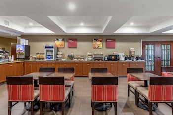 Breakfast area at Comfort Suites Myrtle Beach Central