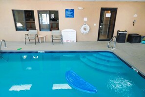 Indoor pool, pool loungers - McPherson Inn (McPherson)