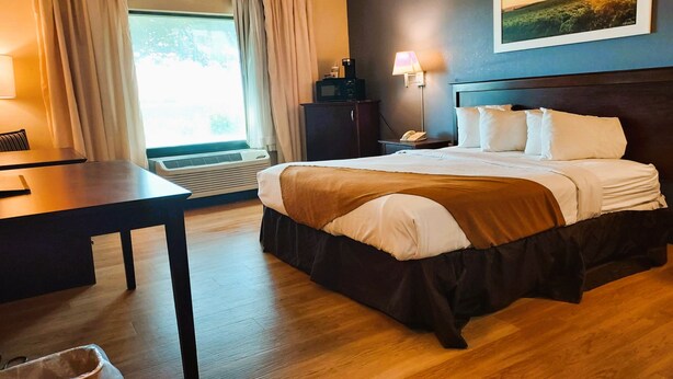 Room, 1 Queen Bed, Accessible - McPherson Inn (McPherson)