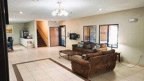 Lobby - McPherson Inn (McPherson)