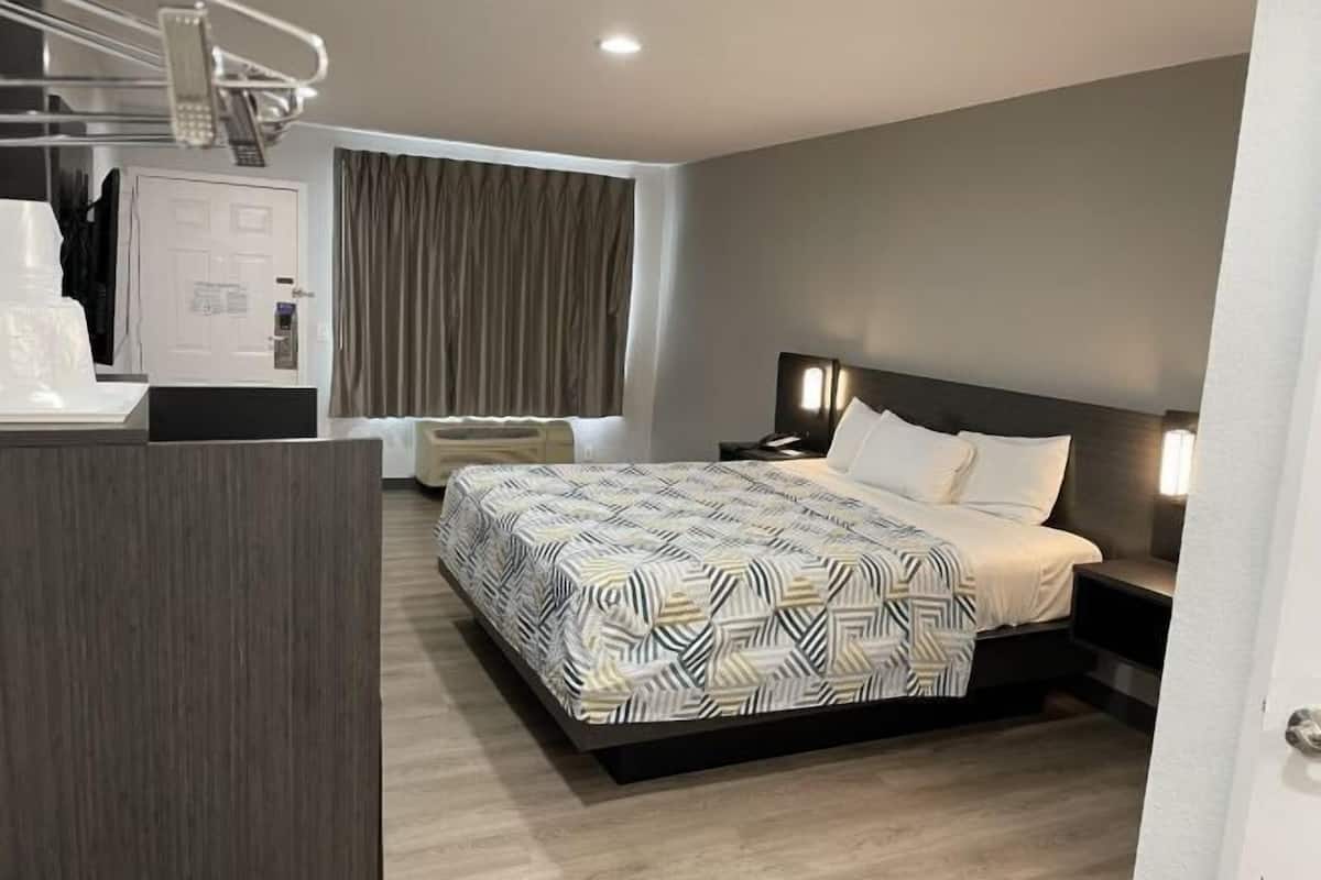 Blackout curtains, free WiFi, bed sheets