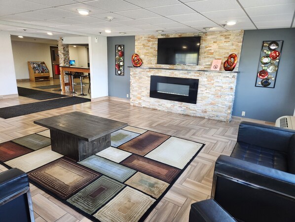 Lobby sitting area - Twin Cities Inn (Mounds View)