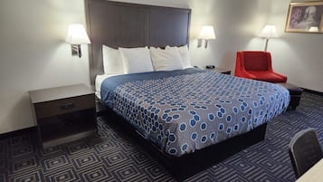 Standard Room, 1 King Bed, Non Smoking | In-room safe, desk, laptop workspace, blackout drapes