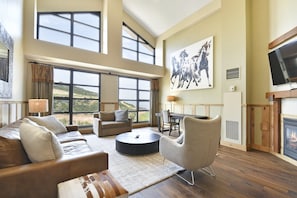 Penthouse, 4 Bedrooms | Living area