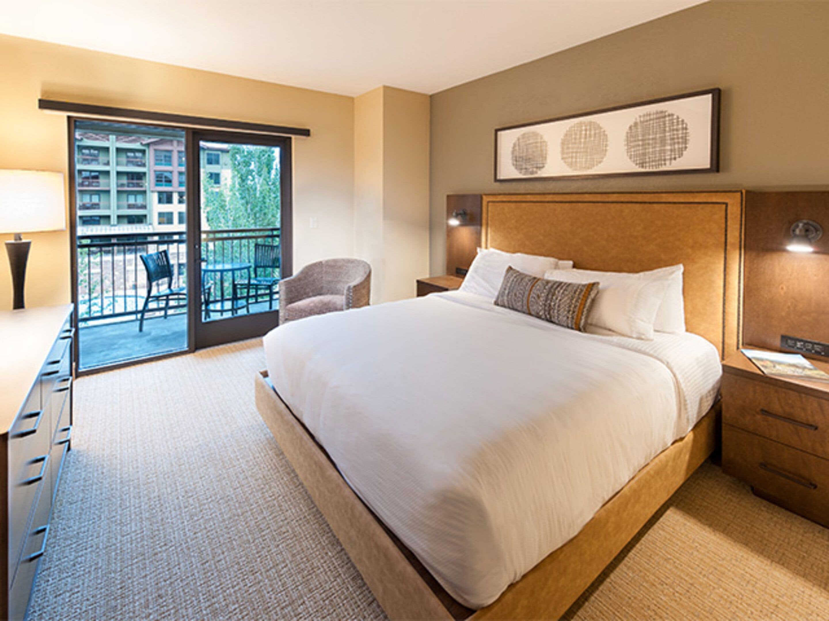 Ropa de cama de alta calidad y camas con pillow-top 