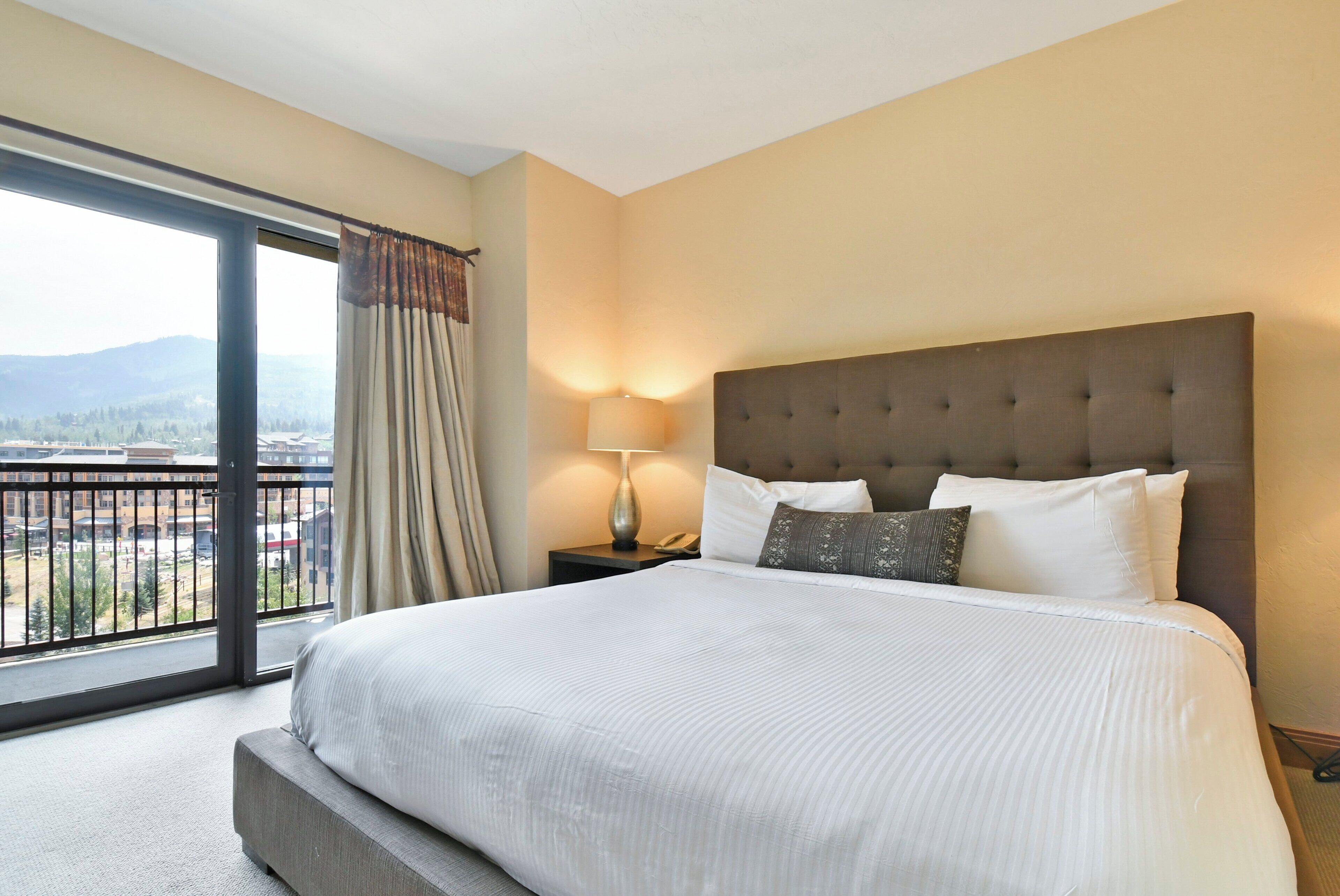 Premium bedding, pillow-top beds, in-room safe, iron/ironing board