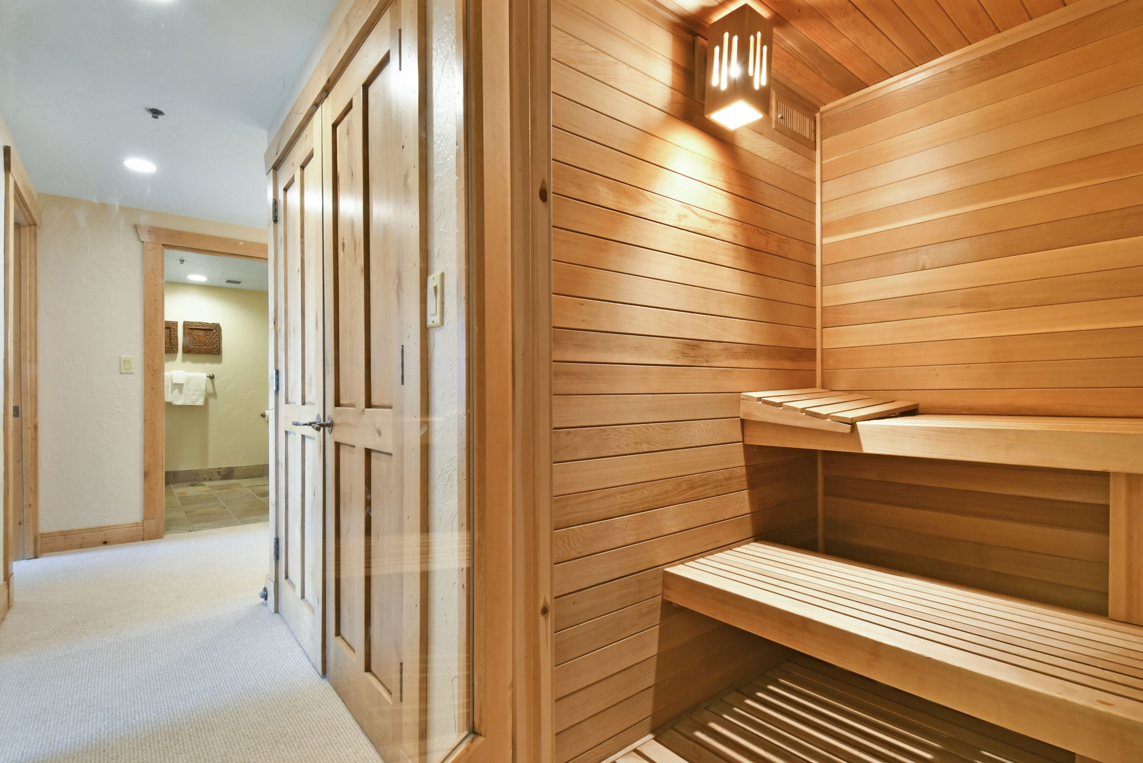 Couples treatment rooms, sauna, steam room, body treatments