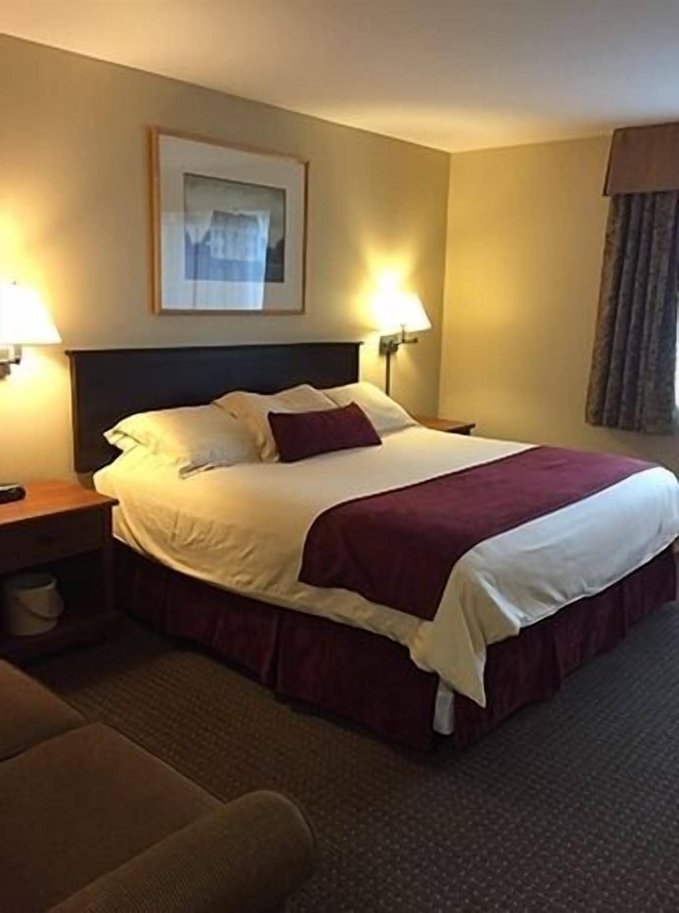 in-room safe, iron/ironing board, free wifi, bed sheets