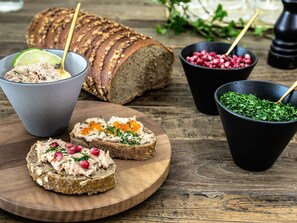 Buffet déjeuner (24 EUR par personne)