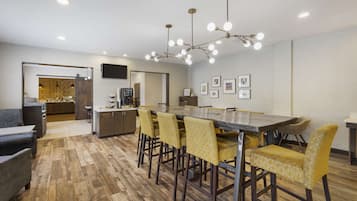 Petit déjeuner complet compris tous les jours