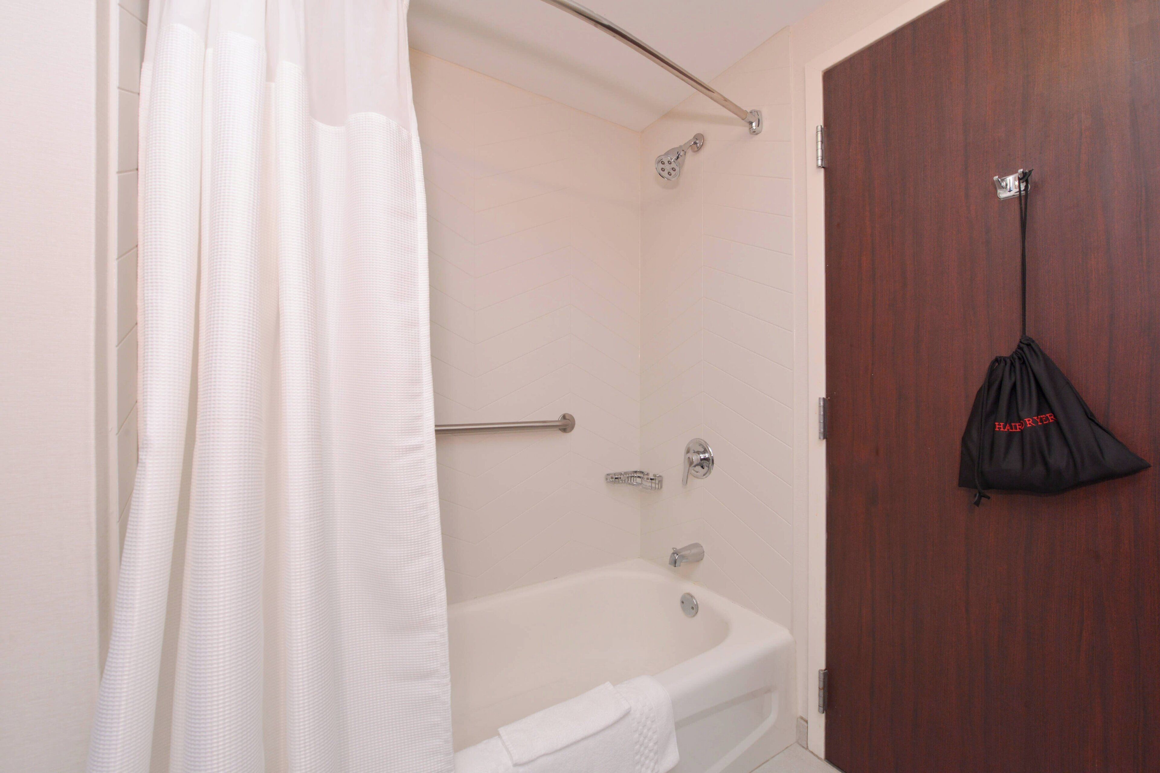 combined shower/bathtub, free toiletries, hair dryer, towels