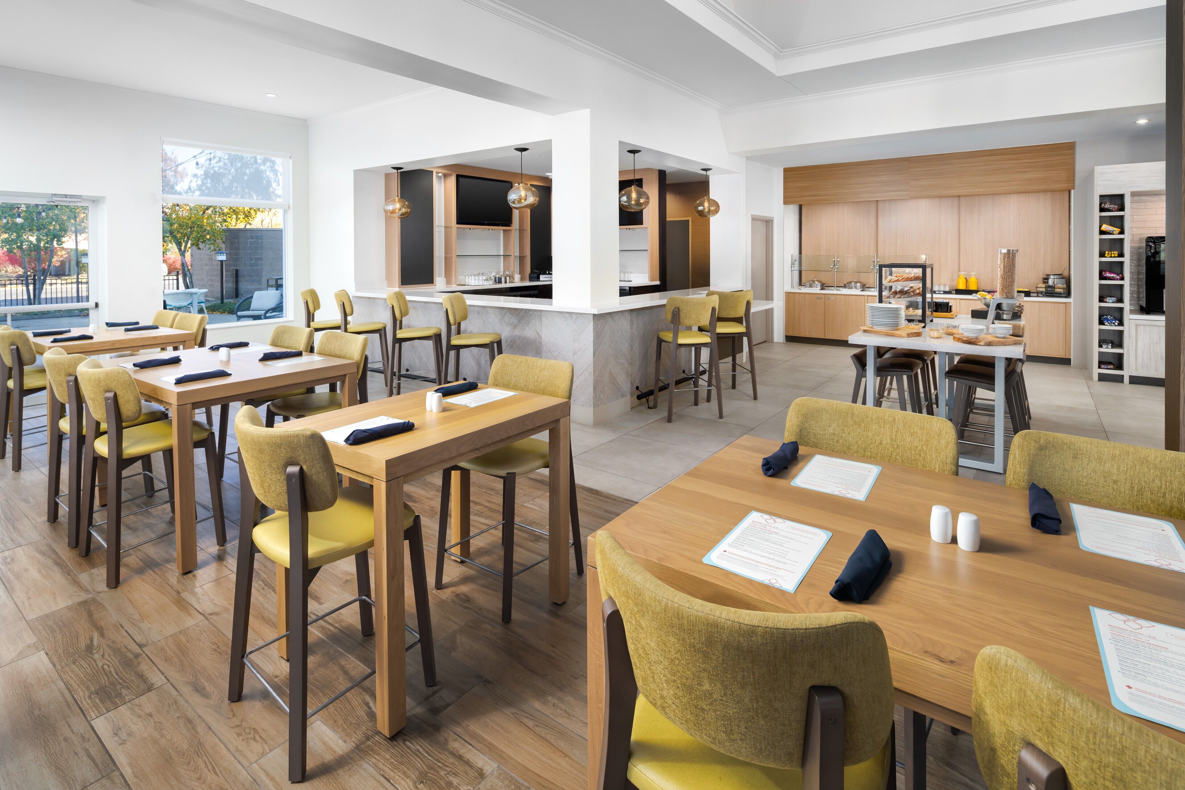 breakfast and dinner served, american cuisine