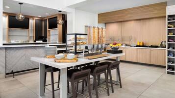 Se ofrece un desayuno a la carta todos los días (por un coste adicional)