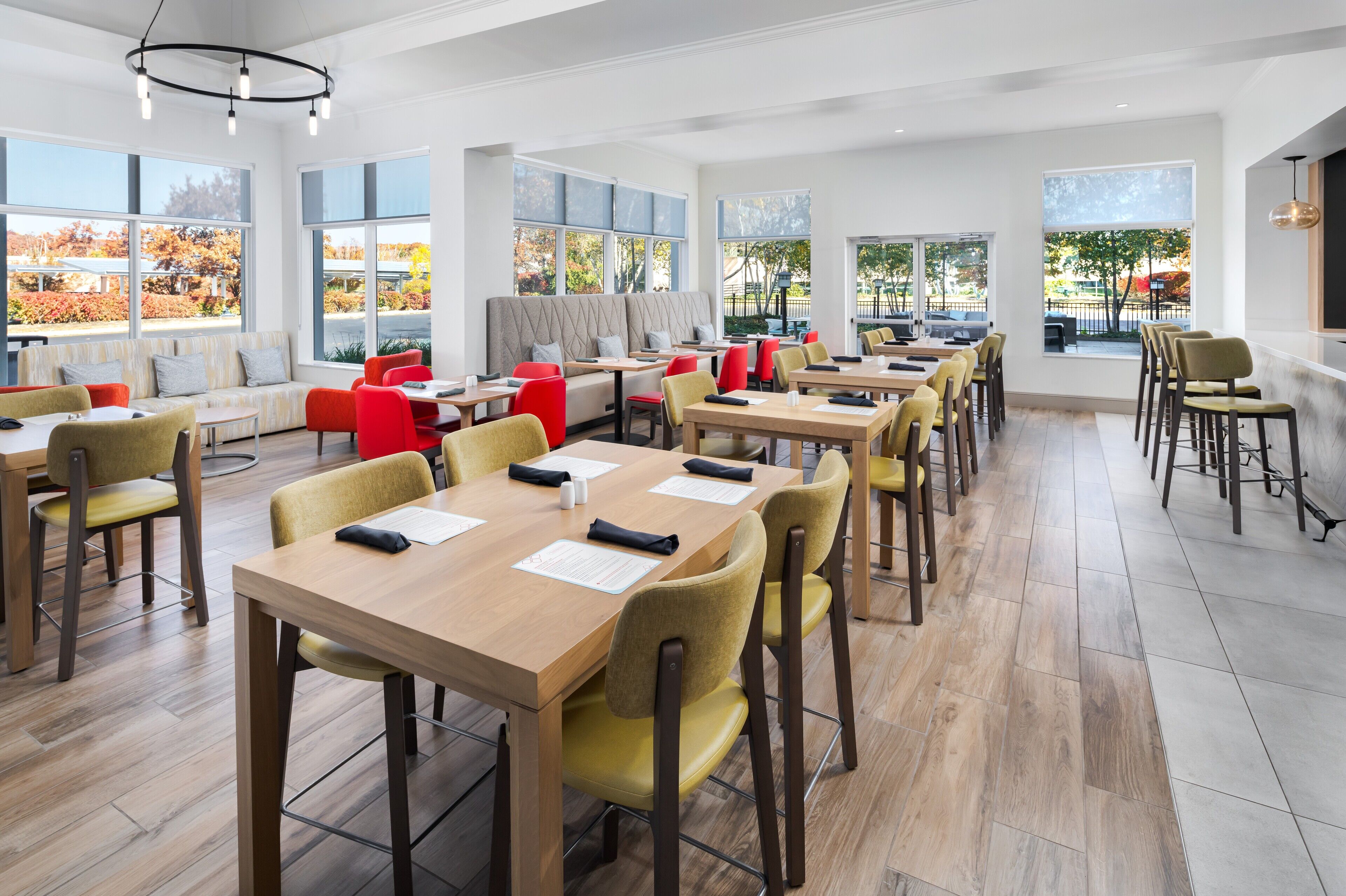 breakfast and dinner served, american cuisine