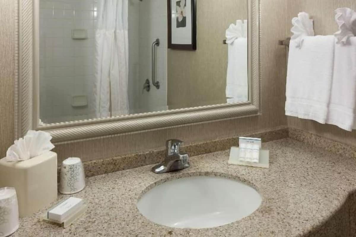 Bathroom | Free toiletries, hair dryer, towels