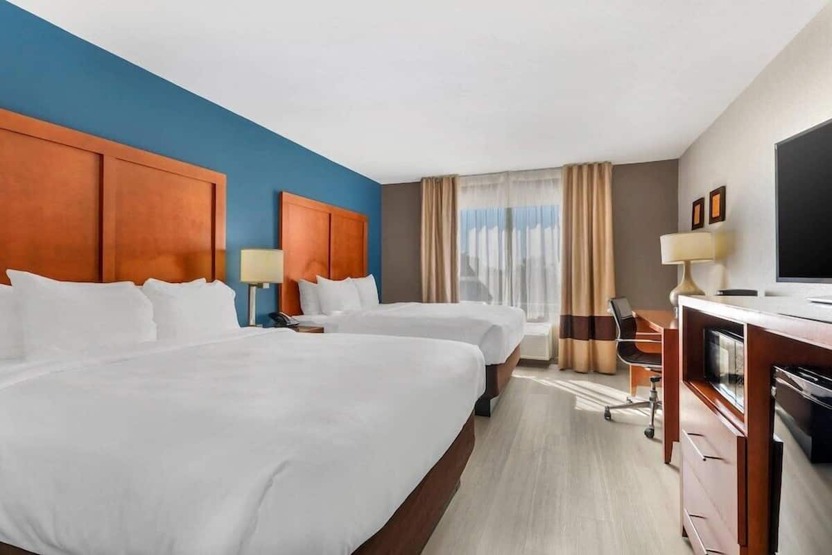 In-room safe, iron/ironing board, free WiFi, bed sheets