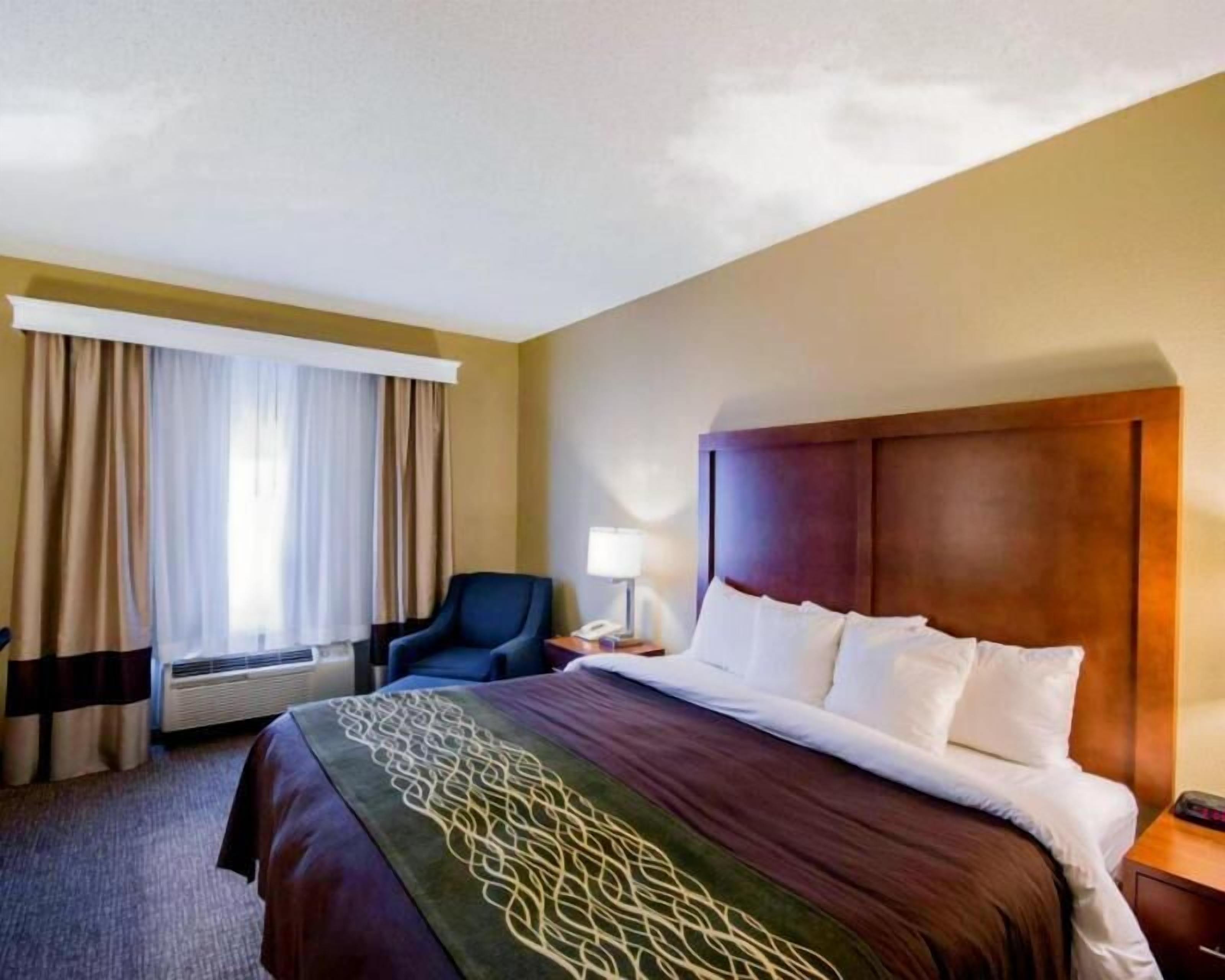 In-room safe, iron/ironing board, free WiFi, bed sheets