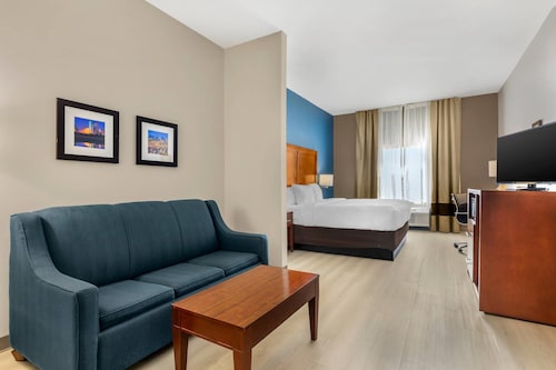 Comfort Inn & Suites Red Oak - Dallas Area