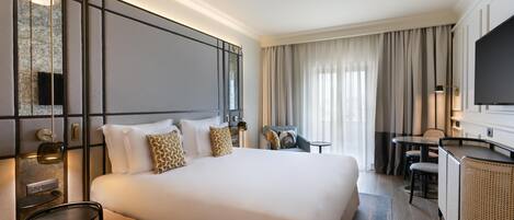 Deluxe Suite | 1 bedroom, hypo-allergenic bedding, minibar, in-room safe