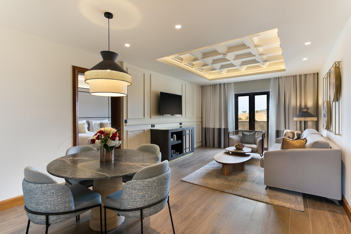 Deluxe Suite | 1 bedroom, hypo-allergenic bedding, minibar, in-room safe